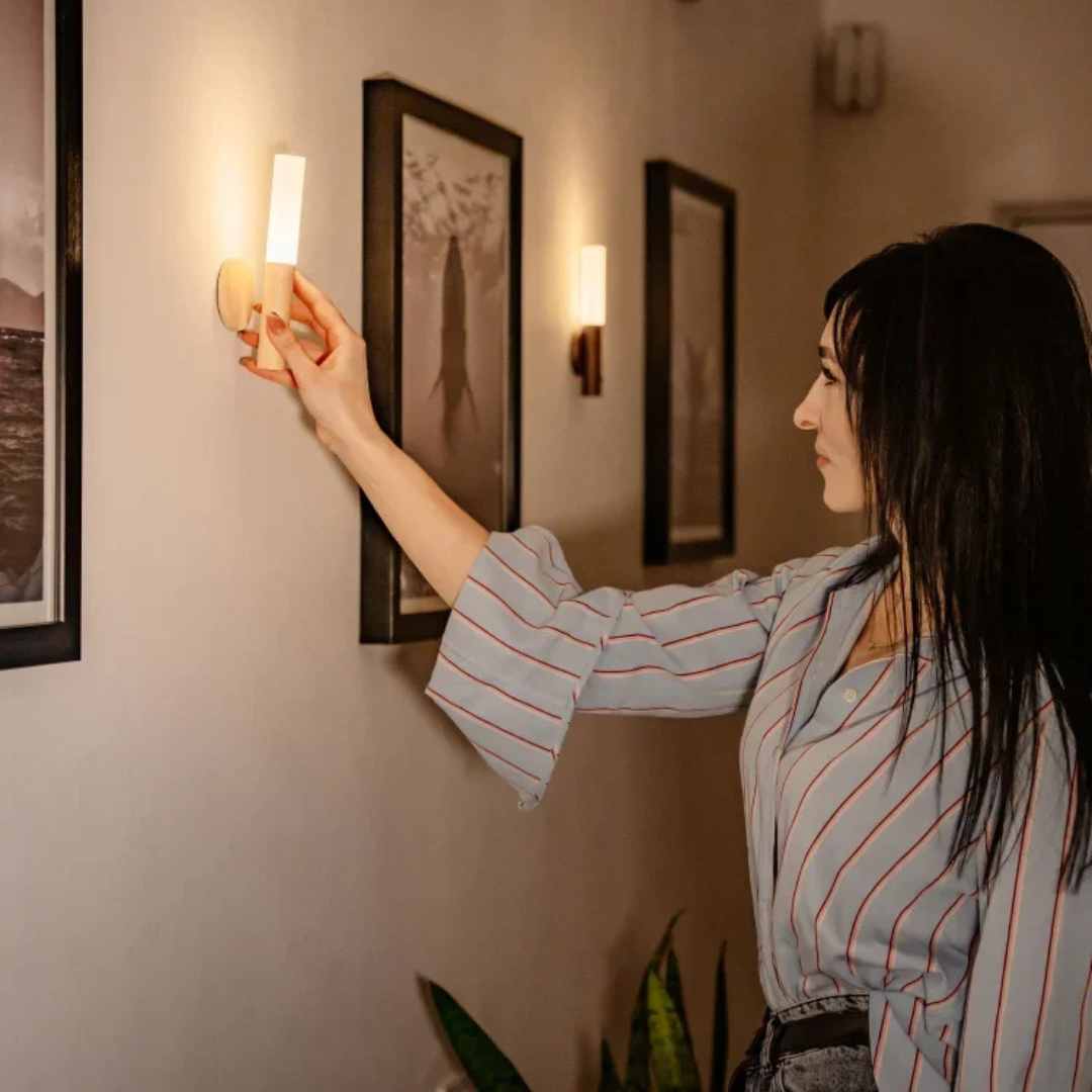Lámpara de Madera Magnética LED con Sensor de Movimiento  – Iluminación Inteligente y Elegante sin Cables